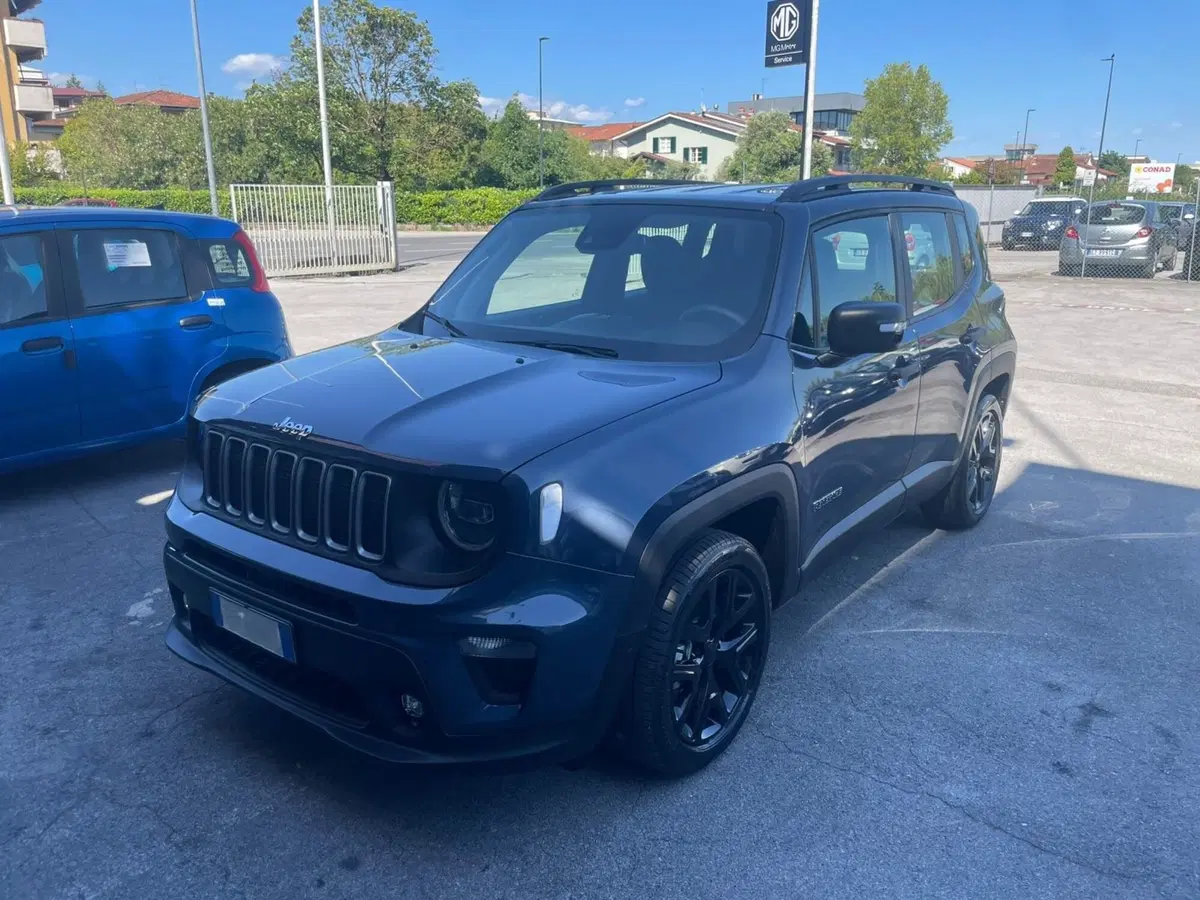 Jeep Renegade nuova a Lucca