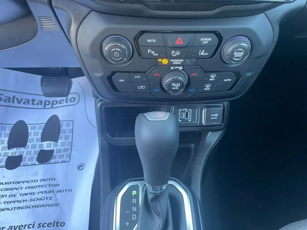 Jeep Renegade nuova a Lucca (12)