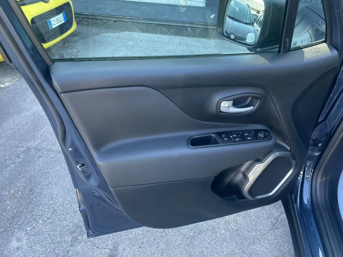 Jeep Renegade nuova a Lucca (8)