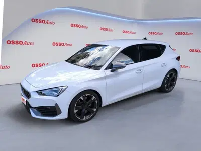 Cupra Leon Leon 2.0 TSI 245 CV DSG VZ Carbon del 2023 usata a Udine