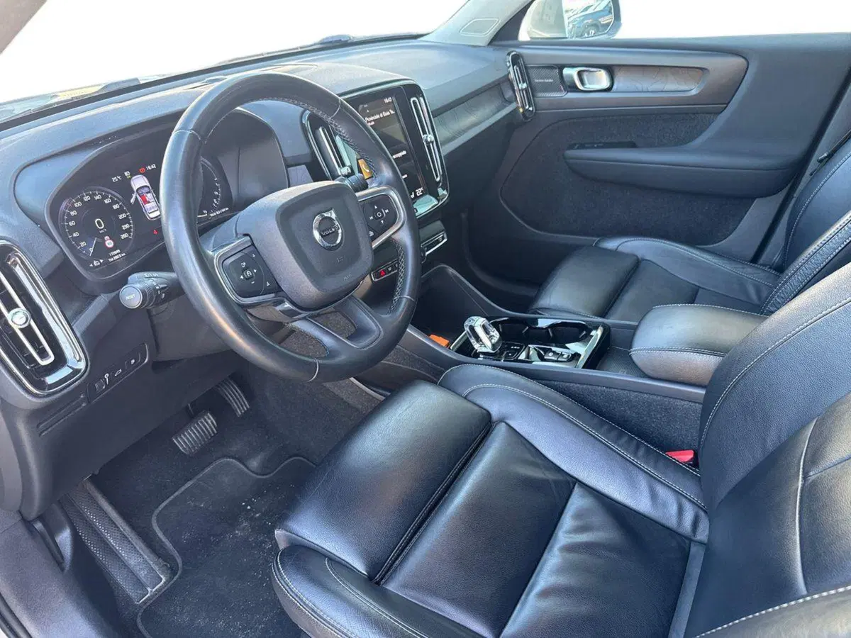 Volvo XC40 usata a Reggio Calabria (6)