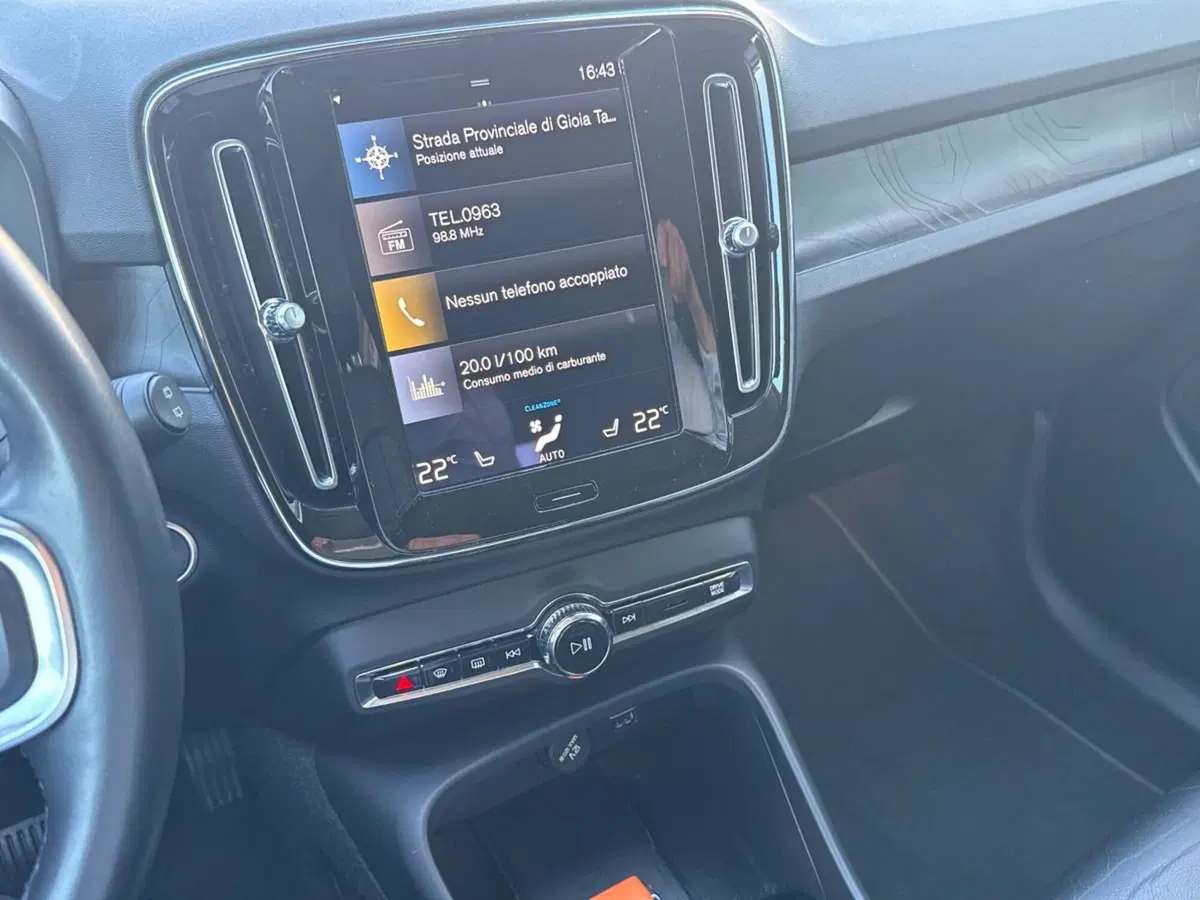 Volvo XC40 usata a Reggio Calabria (9)