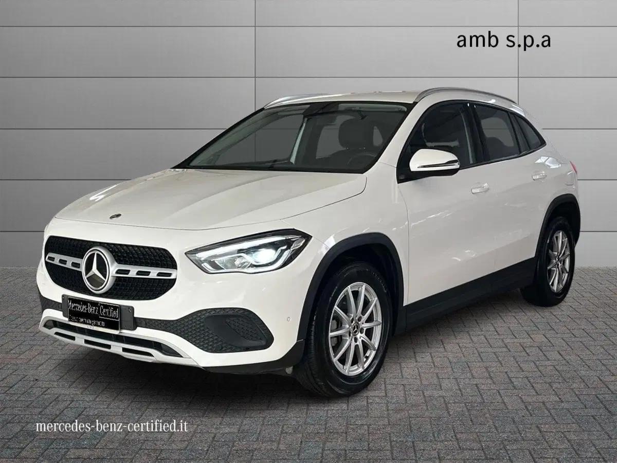 Mercedes-Benz GLA SUV usata a Napoli