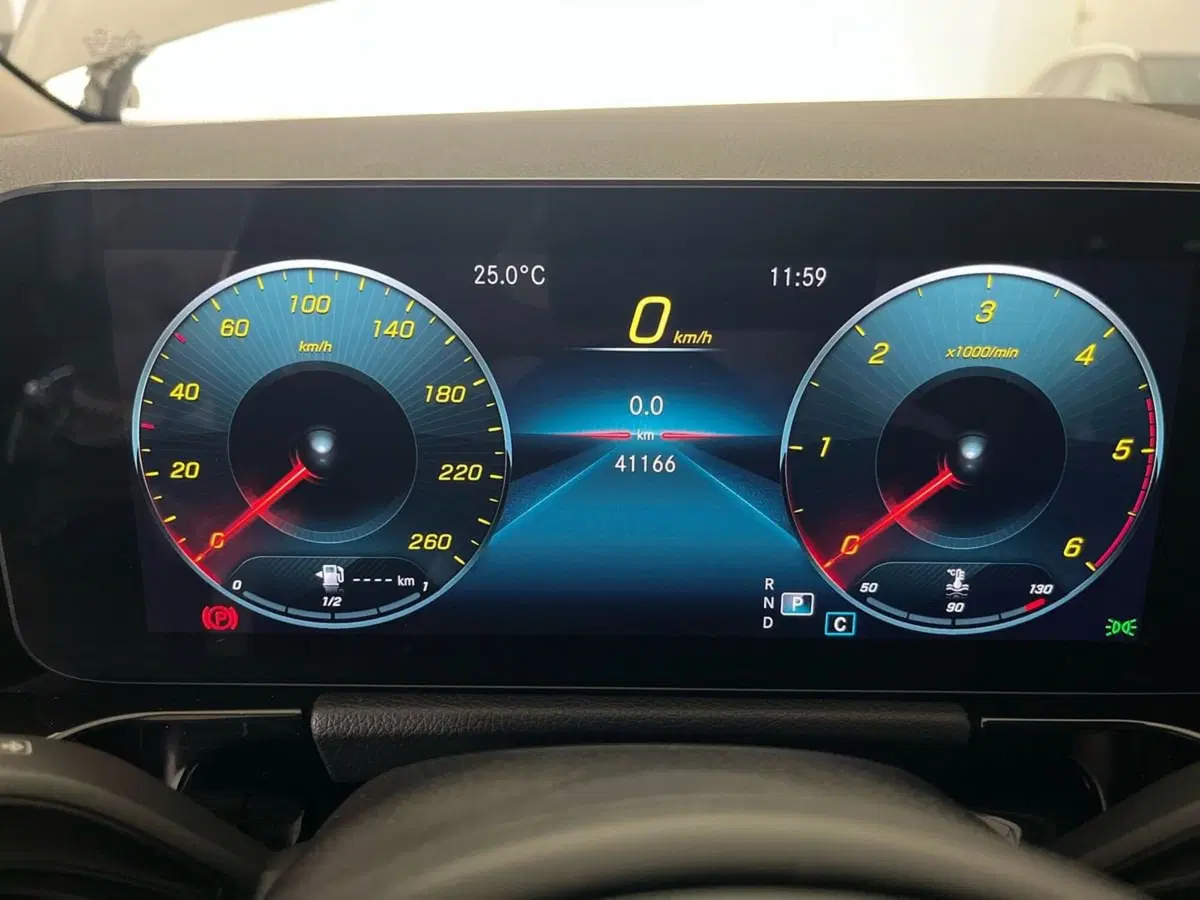 Mercedes-Benz GLA SUV usata a Napoli (13)