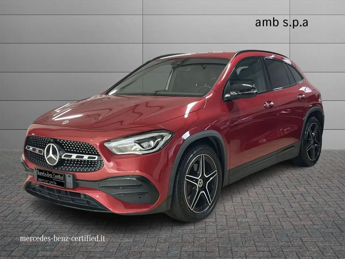 Mercedes-Benz GLA SUV usata a Napoli