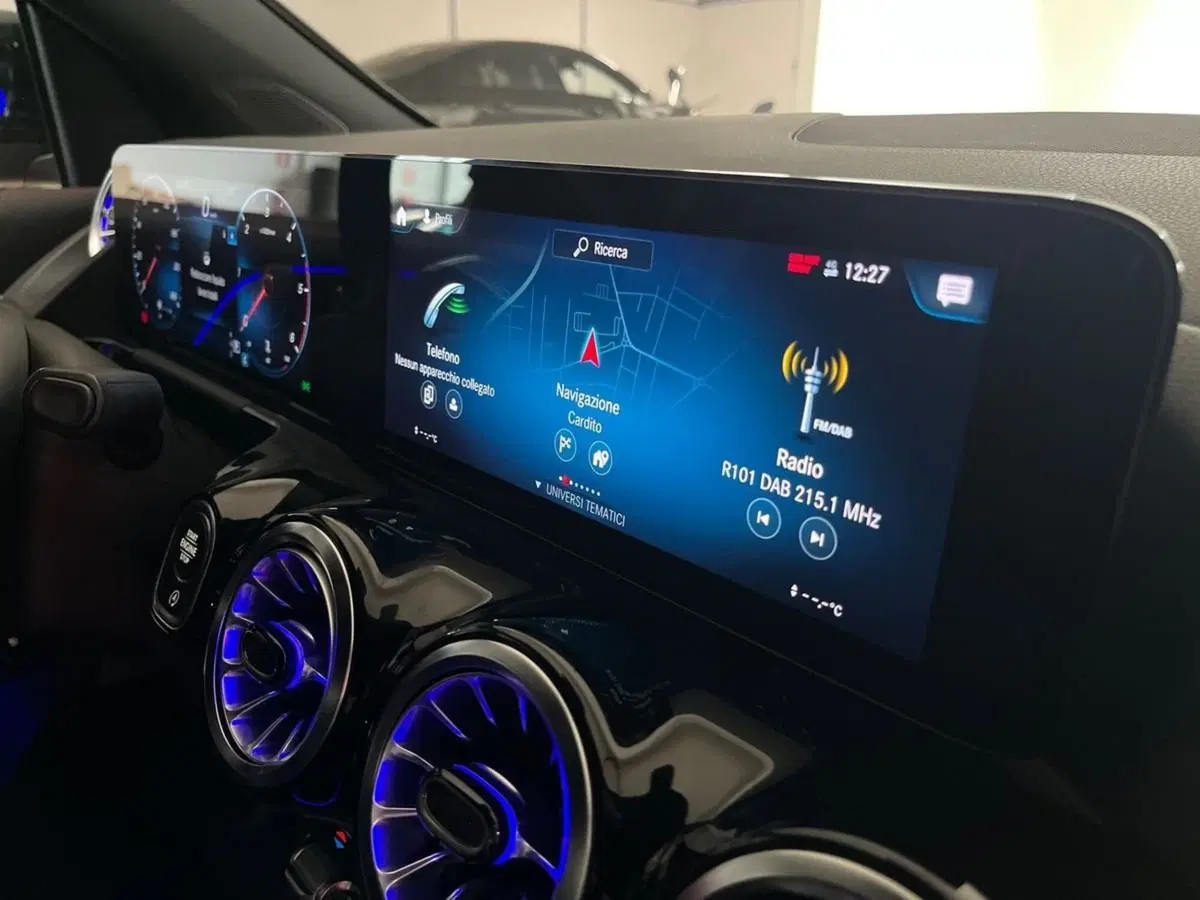 Mercedes-Benz GLA SUV usata a Napoli (12)