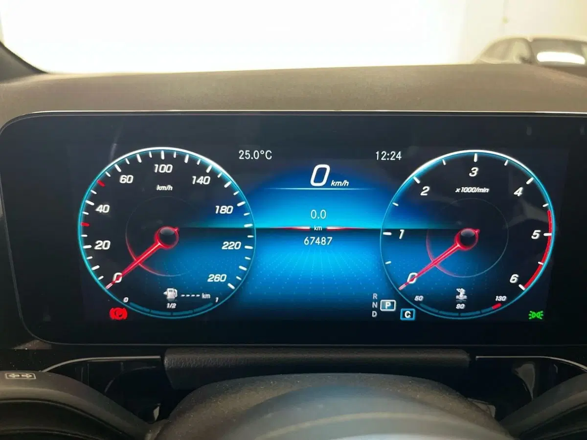 Mercedes-Benz GLA SUV usata a Napoli (13)