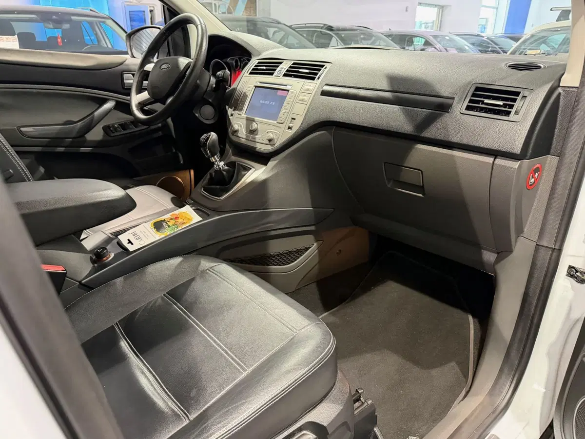 Ford Kuga usata a Genova (11)