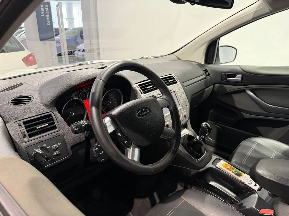 Ford Kuga usata a Genova (8)