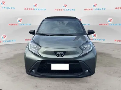 Toyota Aygo X 1.0 Lounge Air 72cv s-cvt del 2022 usata a Massa