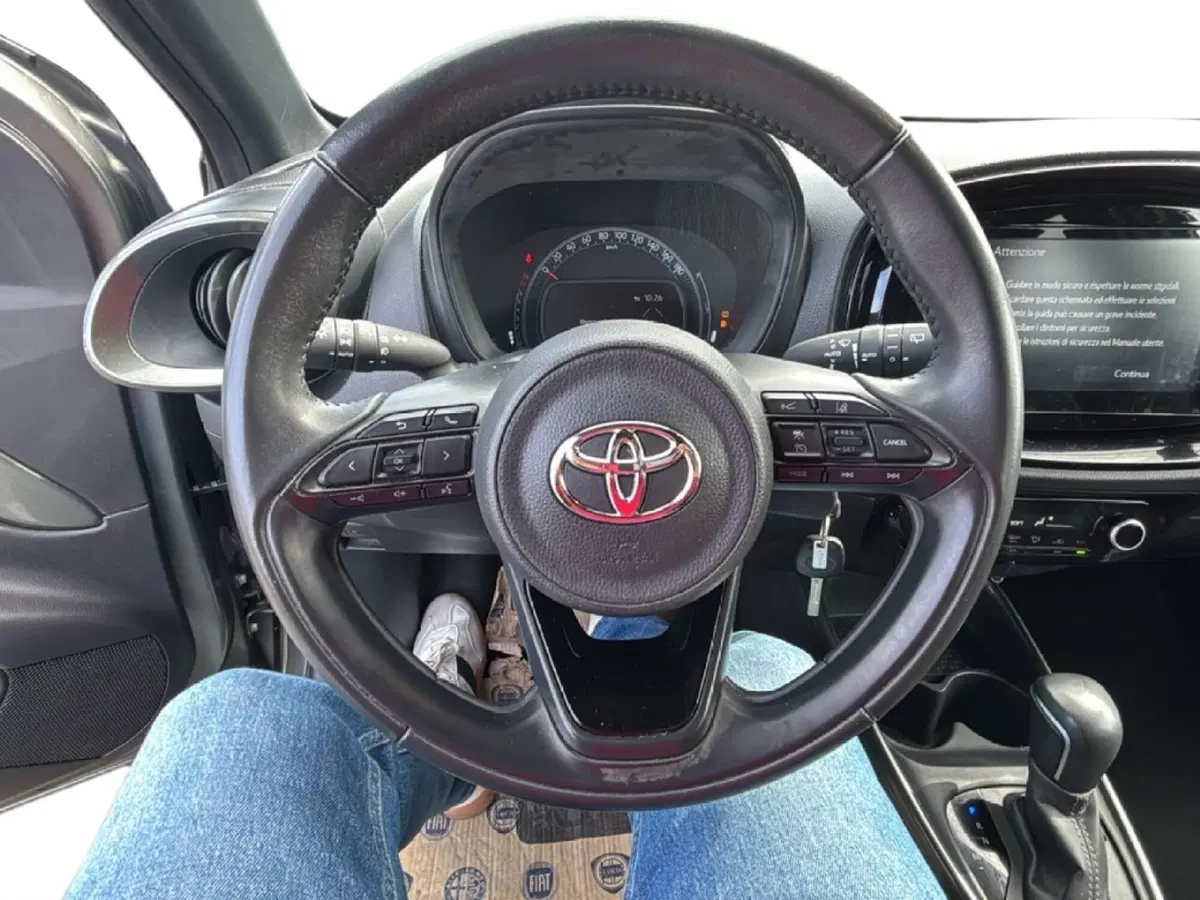 Toyota Aygo X usata a Massa-Carrara (12)