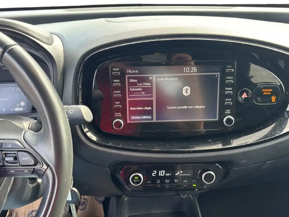 Toyota Aygo X usata a Massa-Carrara (14)