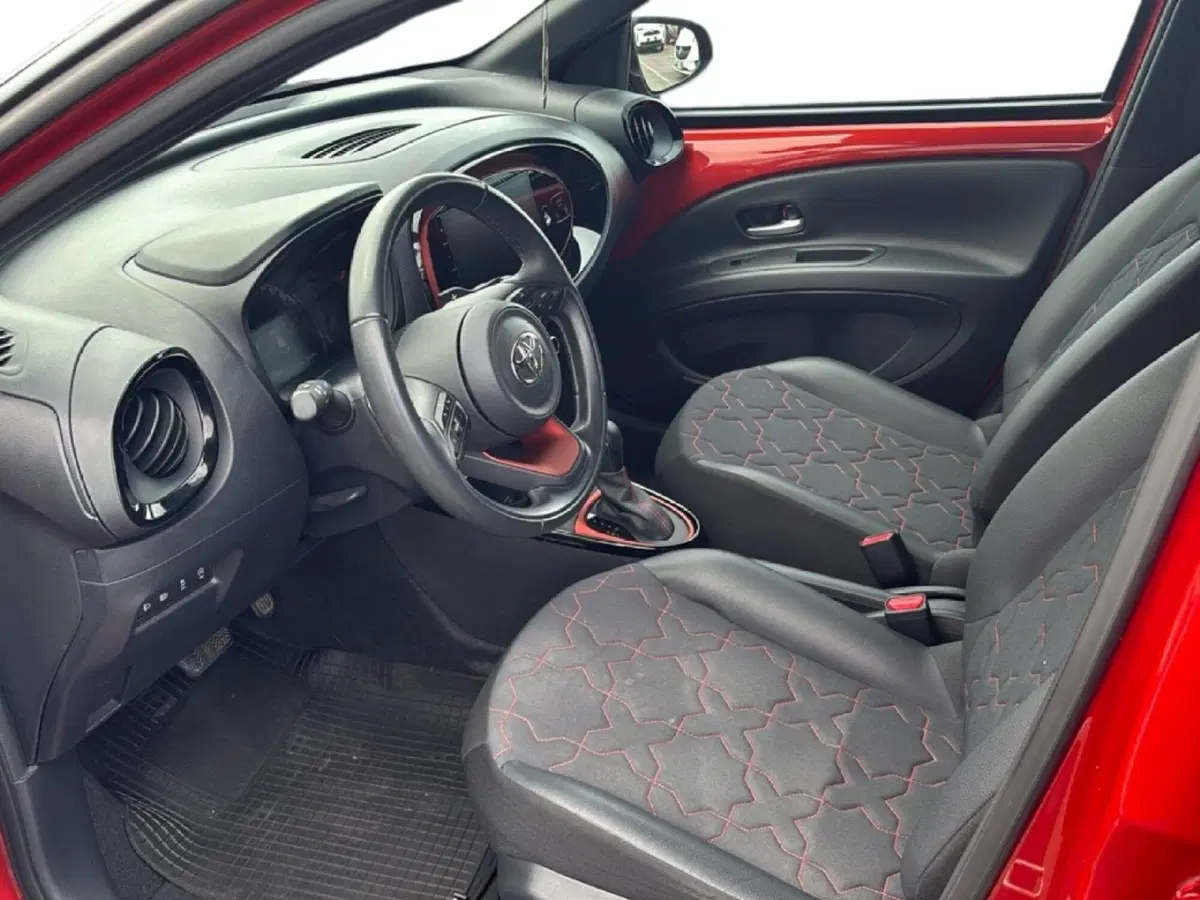 Toyota Aygo X usata a Massa-Carrara (11)