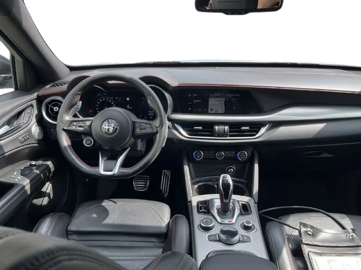Alfa Romeo Stelvio usata a Massa-Carrara (13)