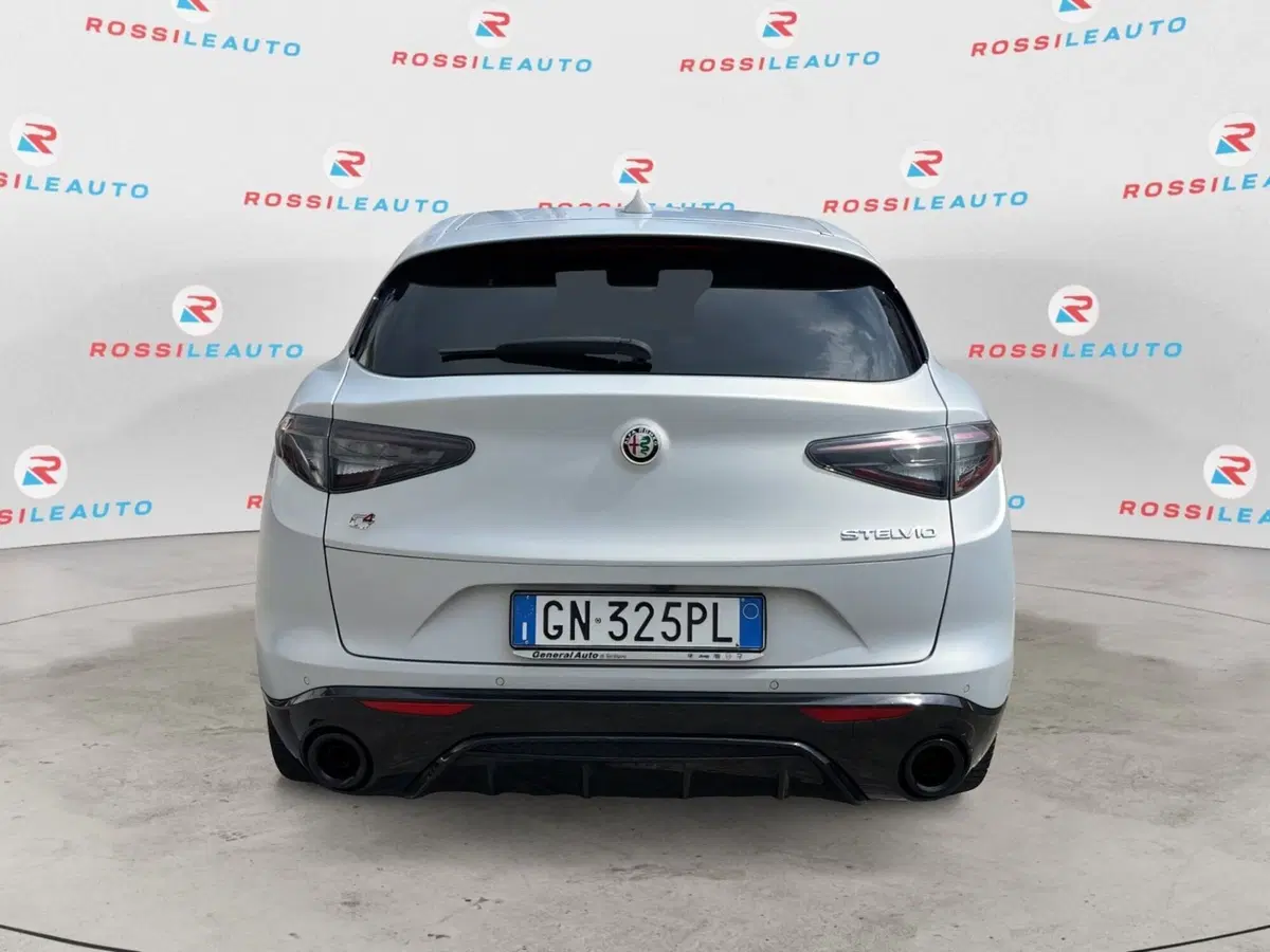 Alfa Romeo Stelvio usata a Massa-Carrara (4)