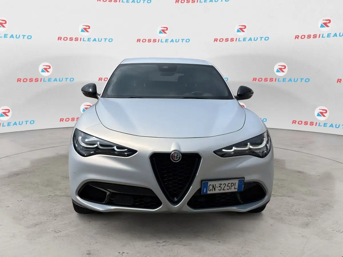 Alfa Romeo Stelvio usata a Massa-Carrara (8)