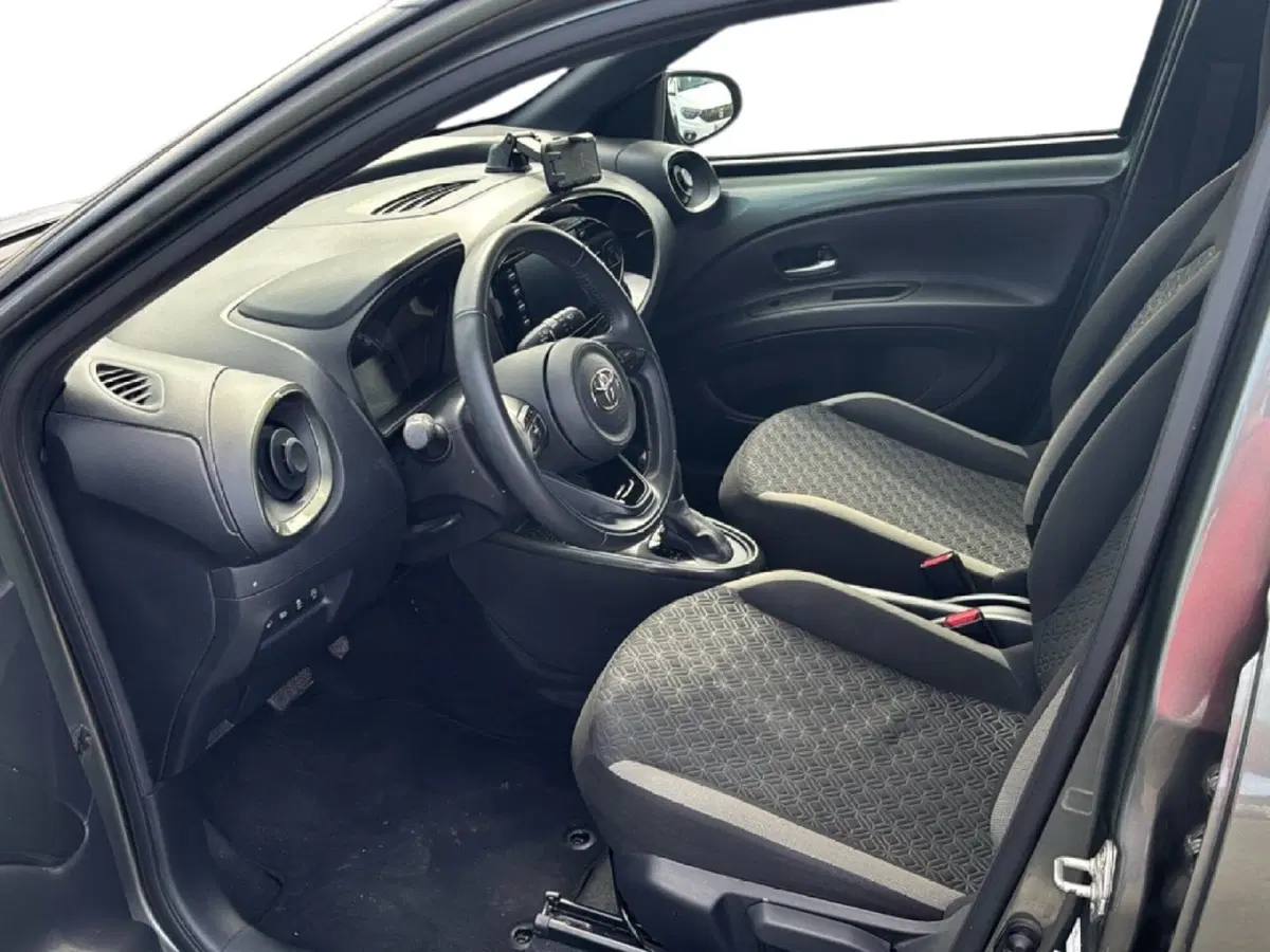 Toyota Aygo X usata a Massa-Carrara (11)