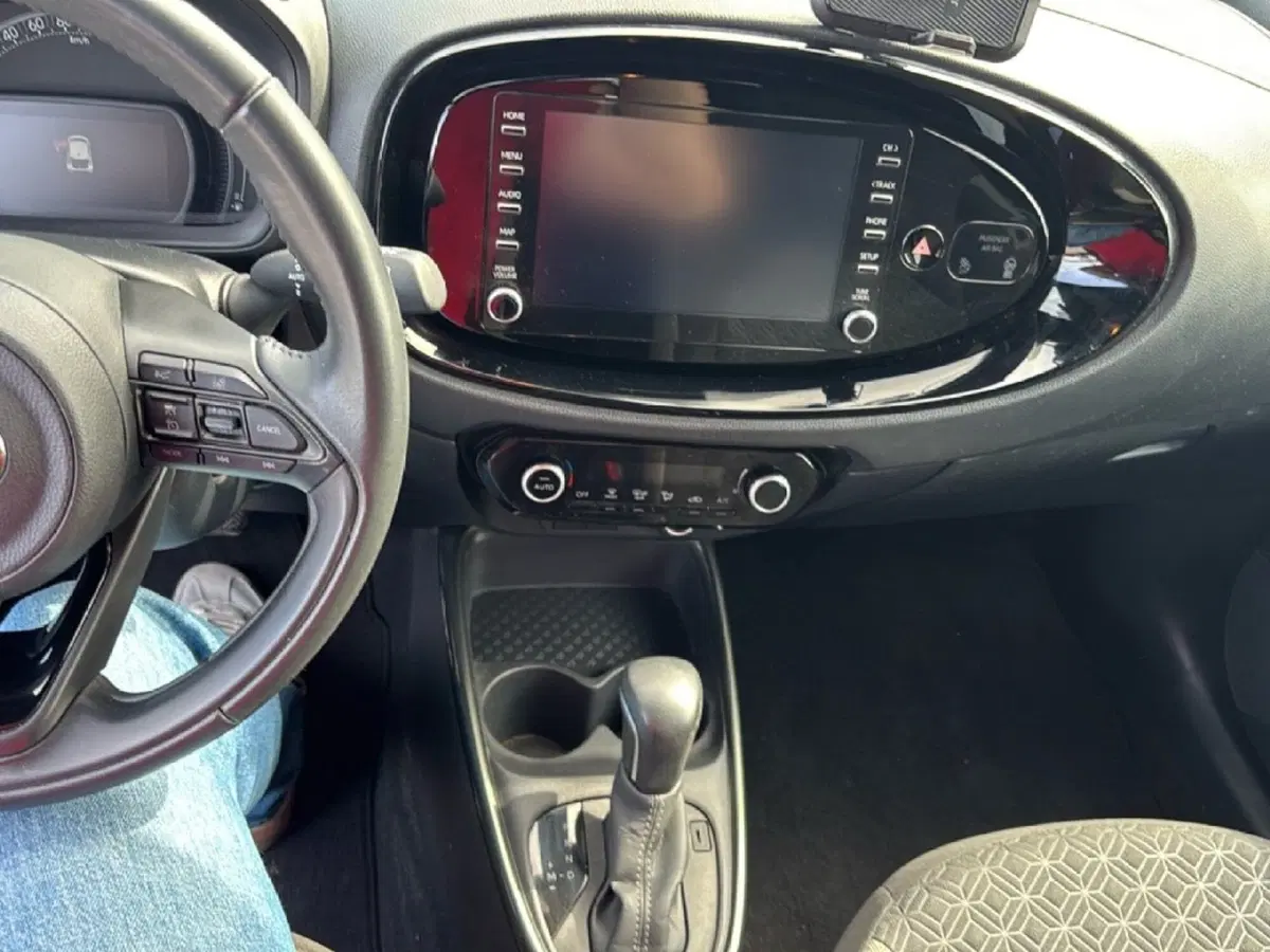 Toyota Aygo X usata a Massa-Carrara (14)