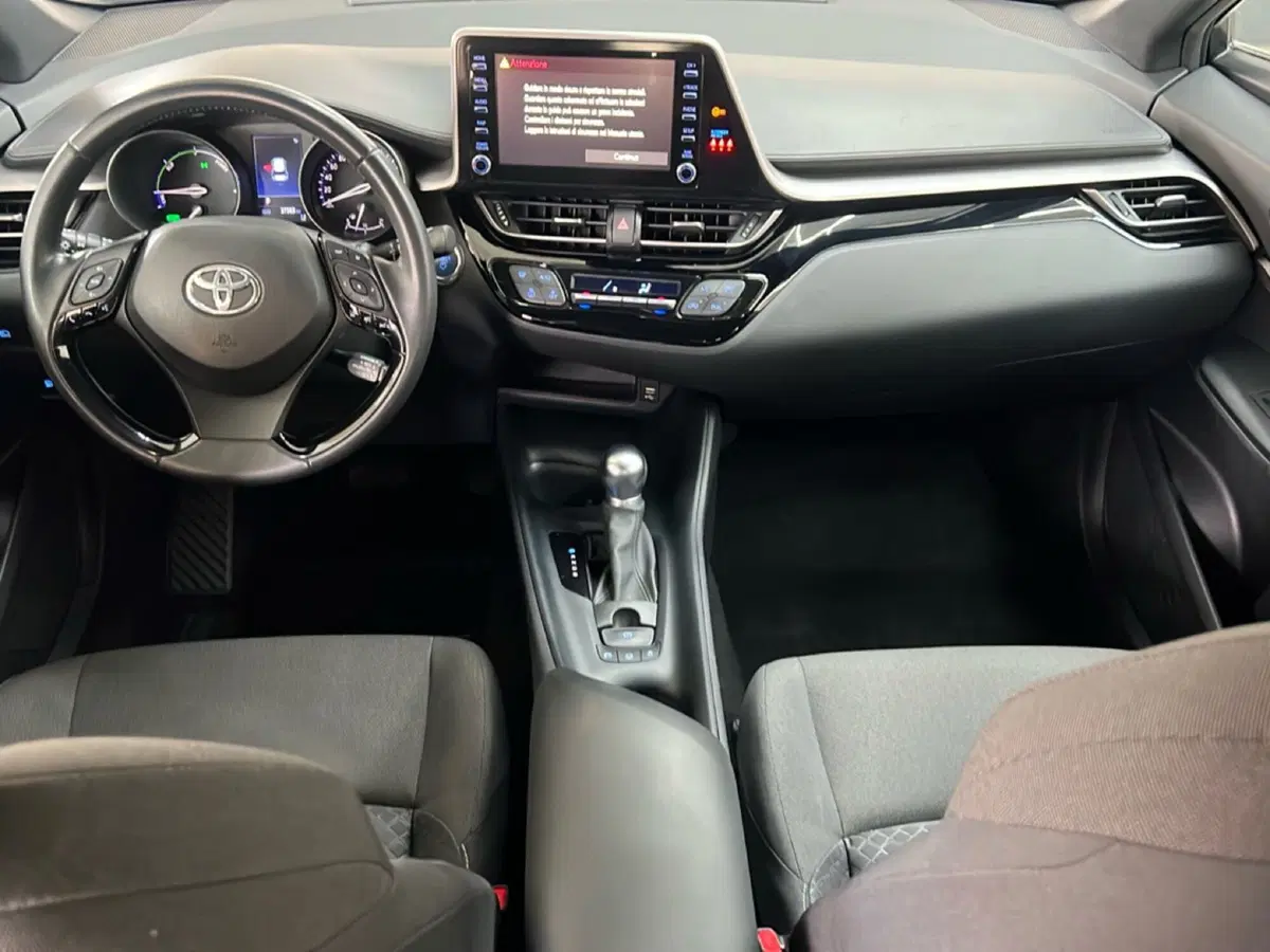 Toyota Toyota C-HR usata a Roma (11)