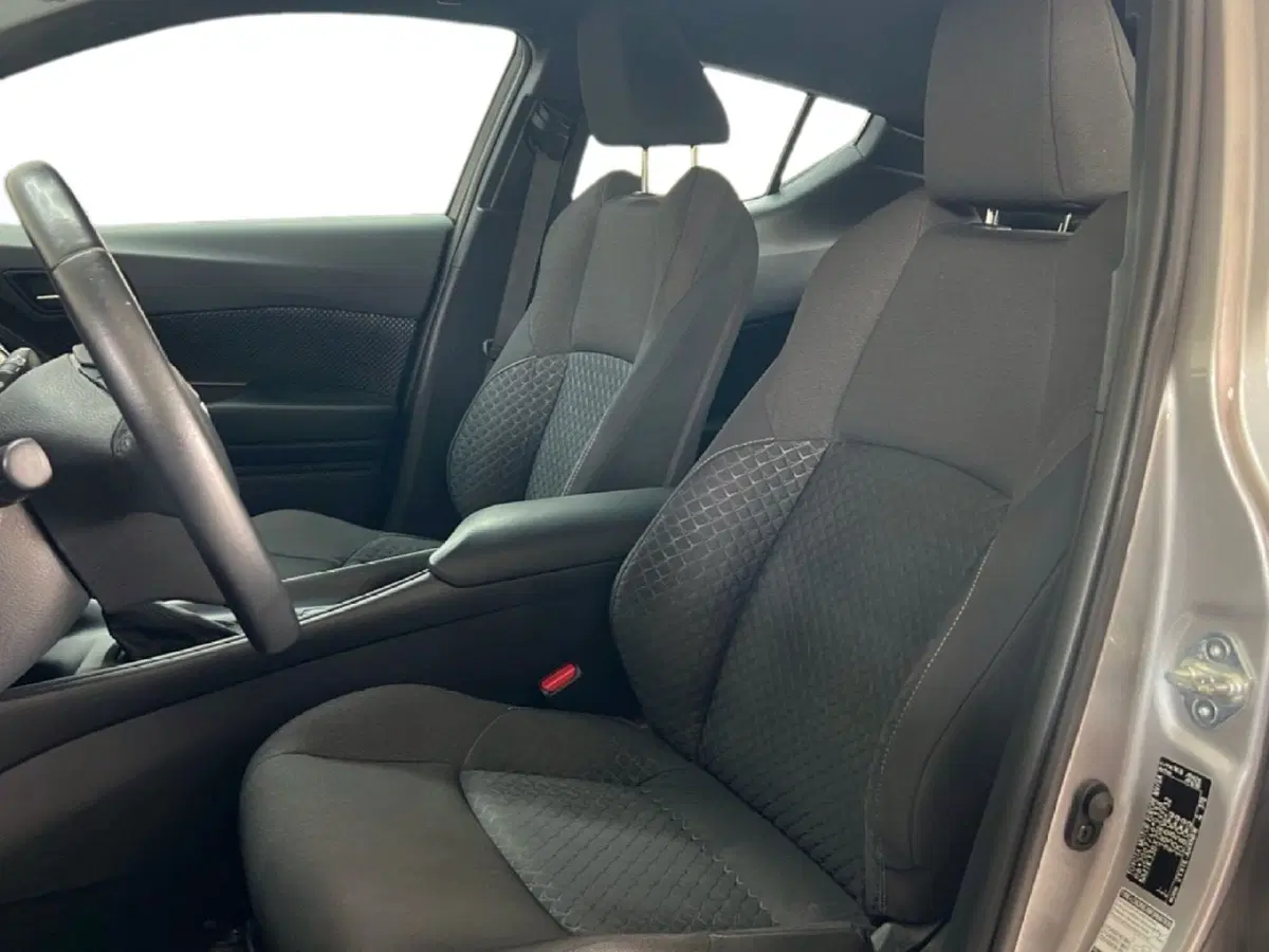 Toyota Toyota C-HR usata a Roma (12)