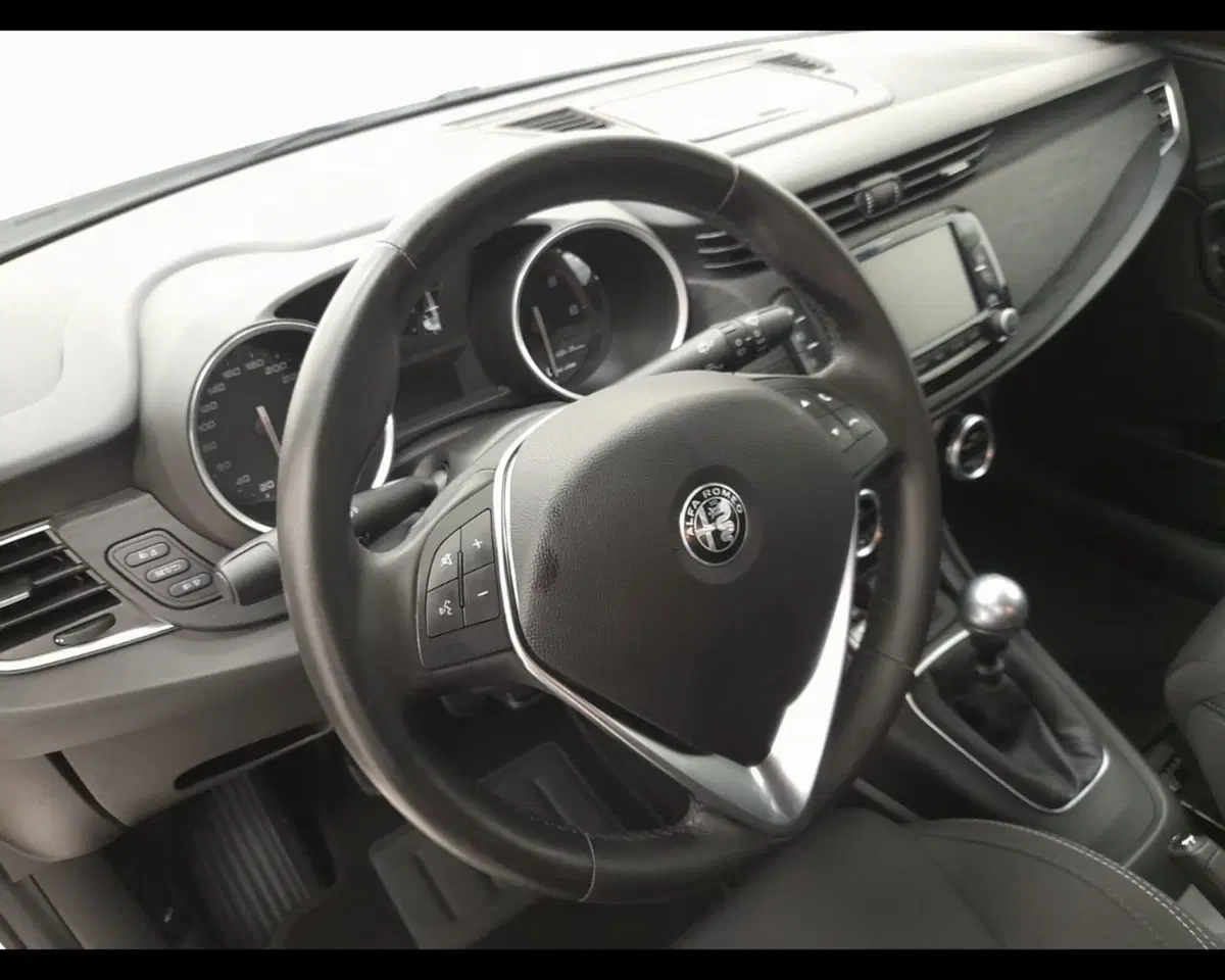 Alfa Romeo Giulietta usata a Alessandria (8)