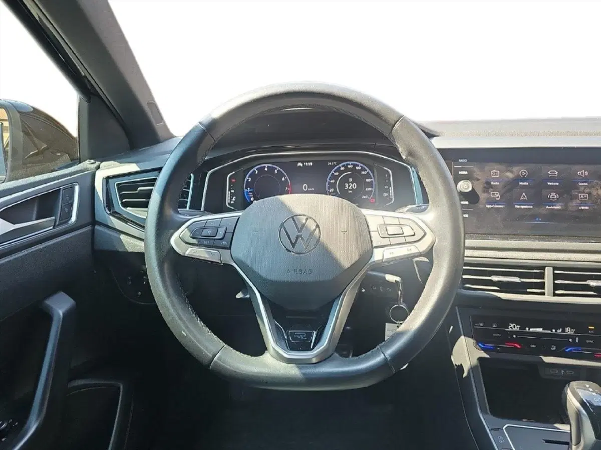 Volkswagen Taigo usata a Lecco (10)