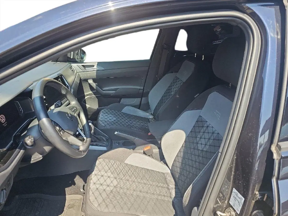 Volkswagen Taigo usata a Lecco (11)