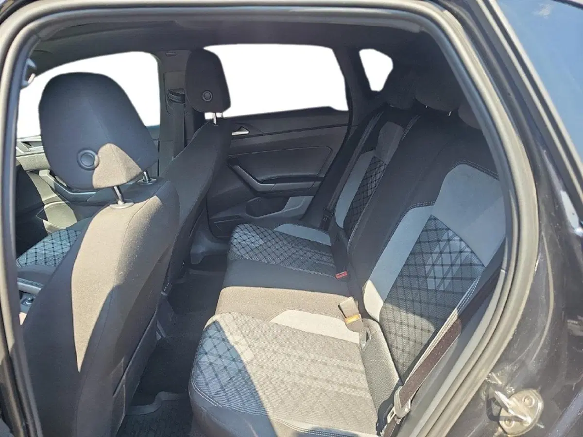 Volkswagen Taigo usata a Lecco (12)