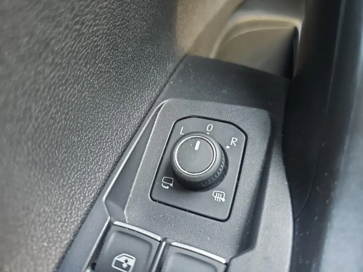 Volkswagen Taigo usata a Lecco (16)