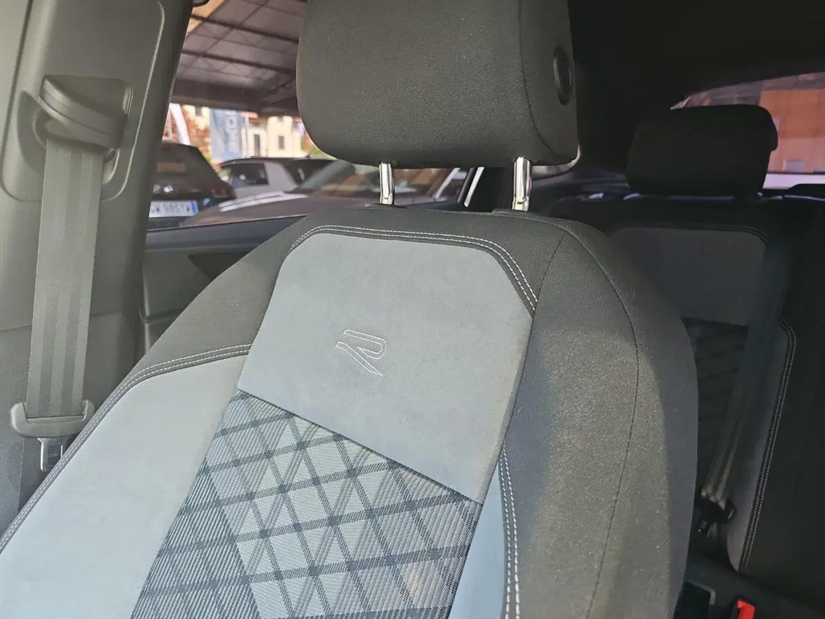 Volkswagen Taigo usata a Lecco (17)