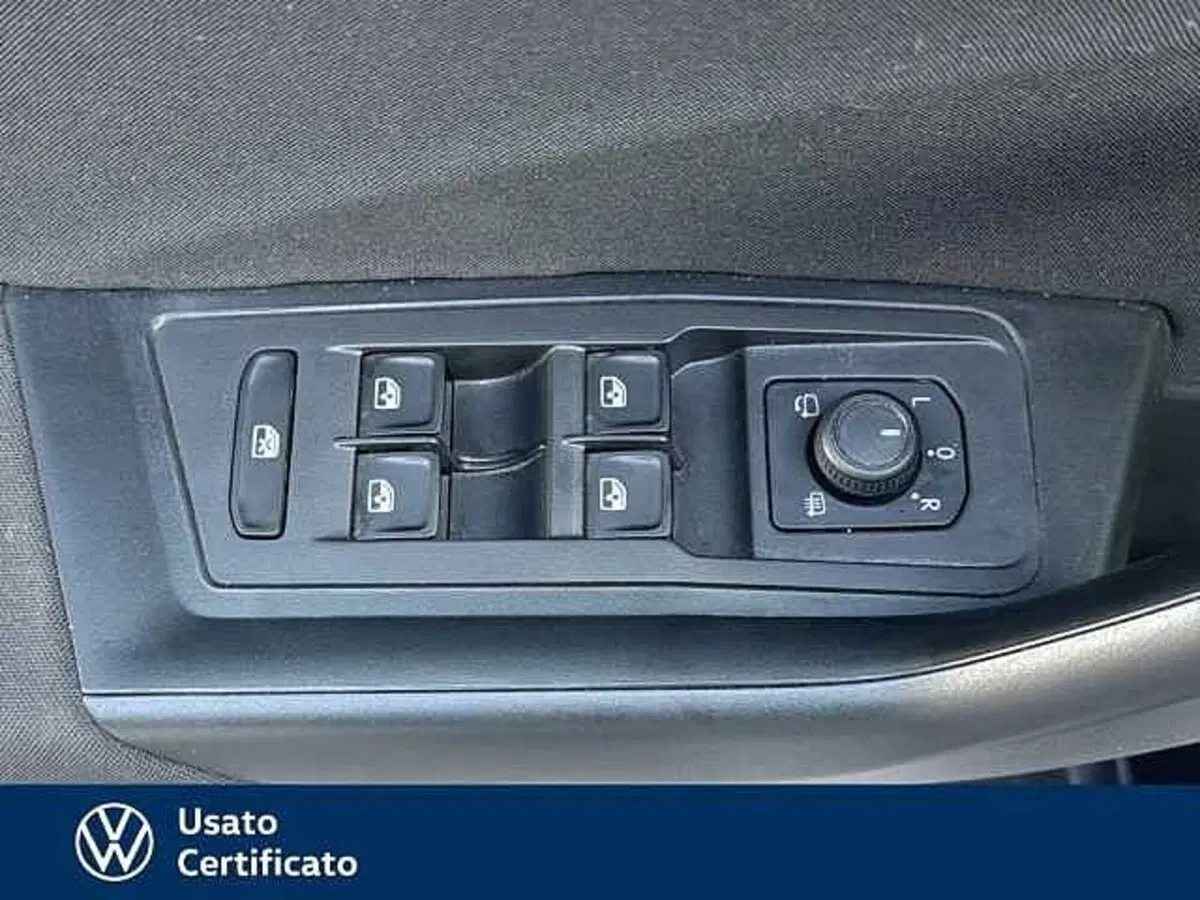 Volkswagen T-Roc usata a Vicenza (12)