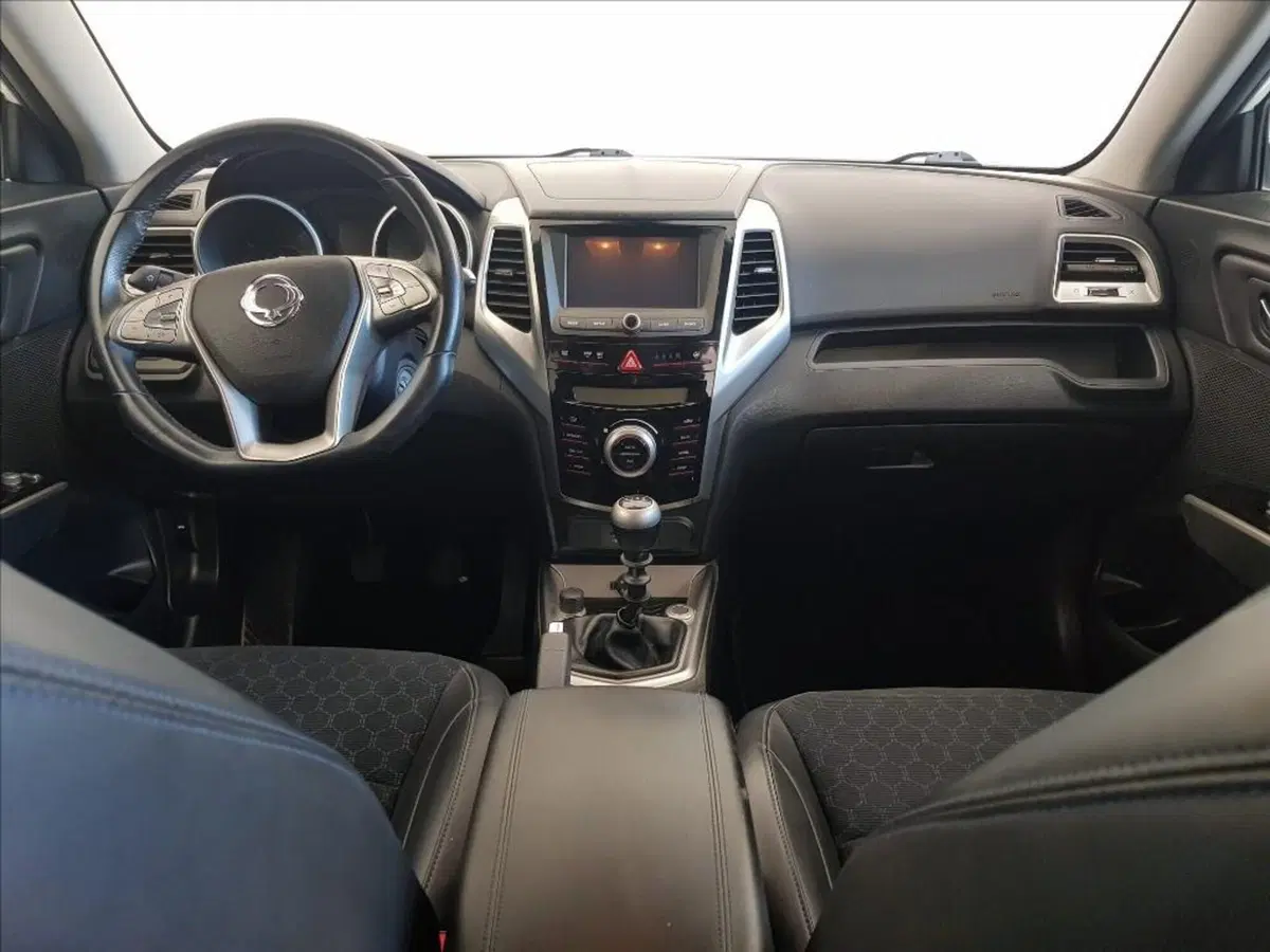 Ssangyong Tivoli usata a Lucca (10)