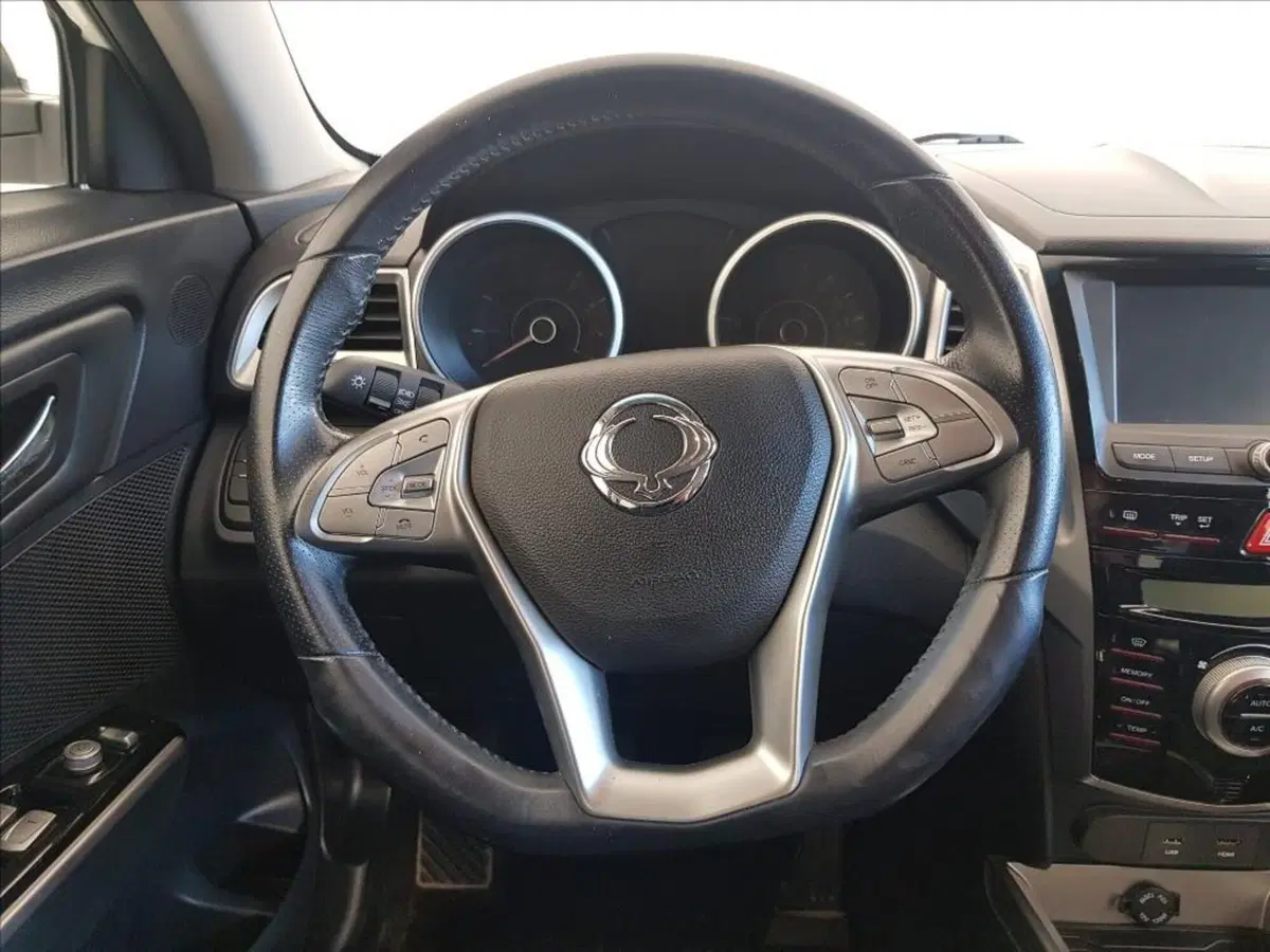Ssangyong Tivoli usata a Lucca (11)