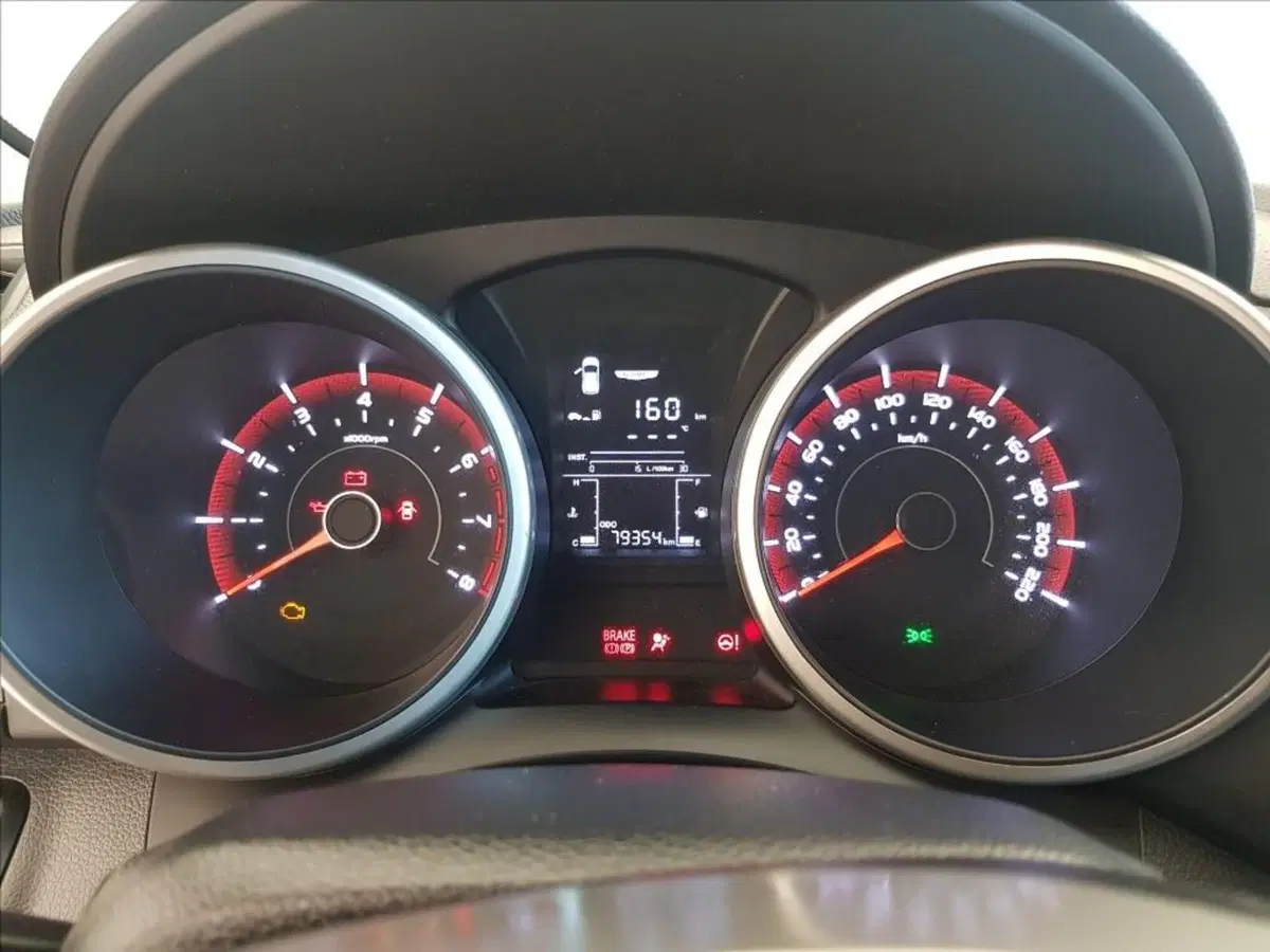 Ssangyong Tivoli usata a Lucca (13)