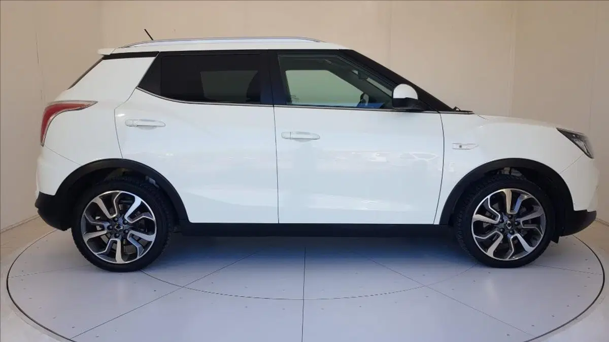 Ssangyong Tivoli usata a Lucca (6)
