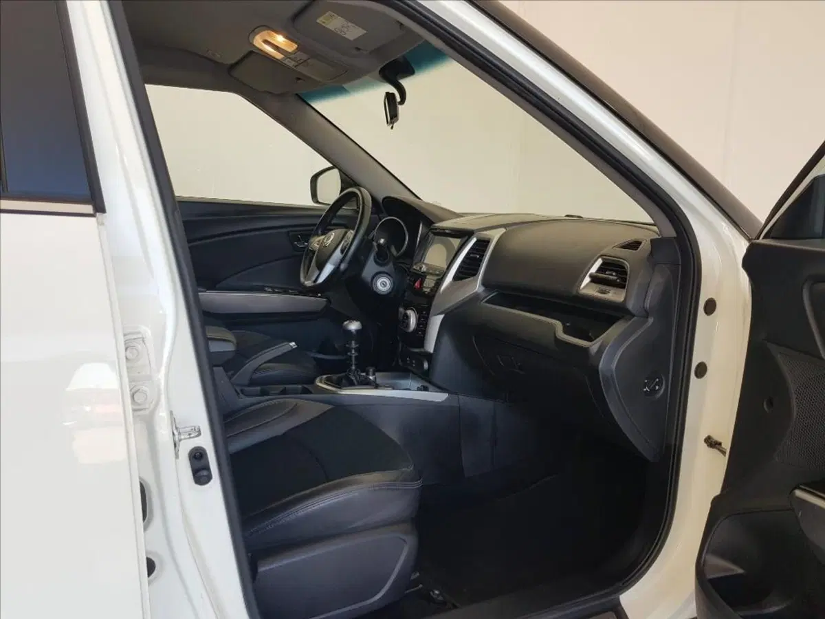 Ssangyong Tivoli usata a Lucca (7)