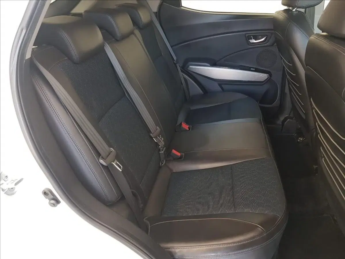 Ssangyong Tivoli usata a Lucca (9)