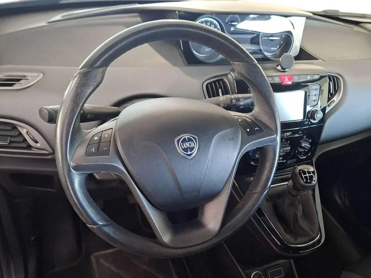 Lancia Ypsilon usata a Torino (12)