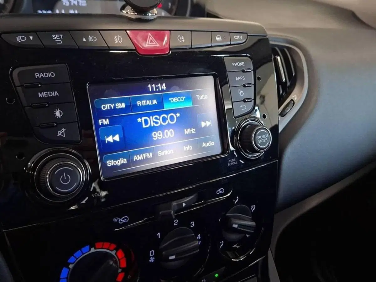 Lancia Ypsilon usata a Torino (9)
