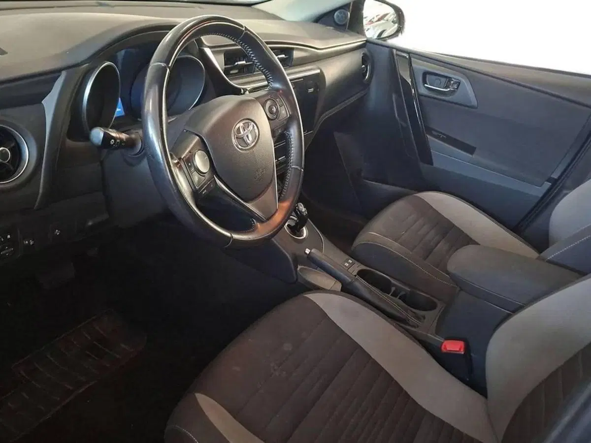 Toyota Corolla Touring Sports usata a Torino (12)