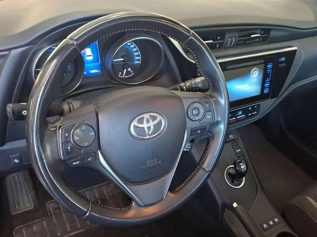 Toyota Corolla Touring Sports usata a Torino (13)