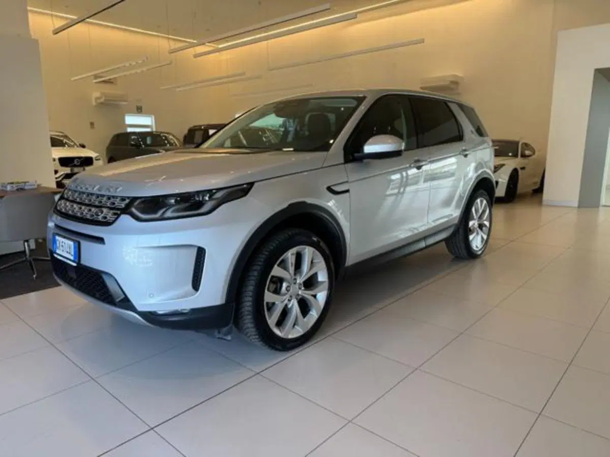 Land Rover Discovery Sport usata a Lucca