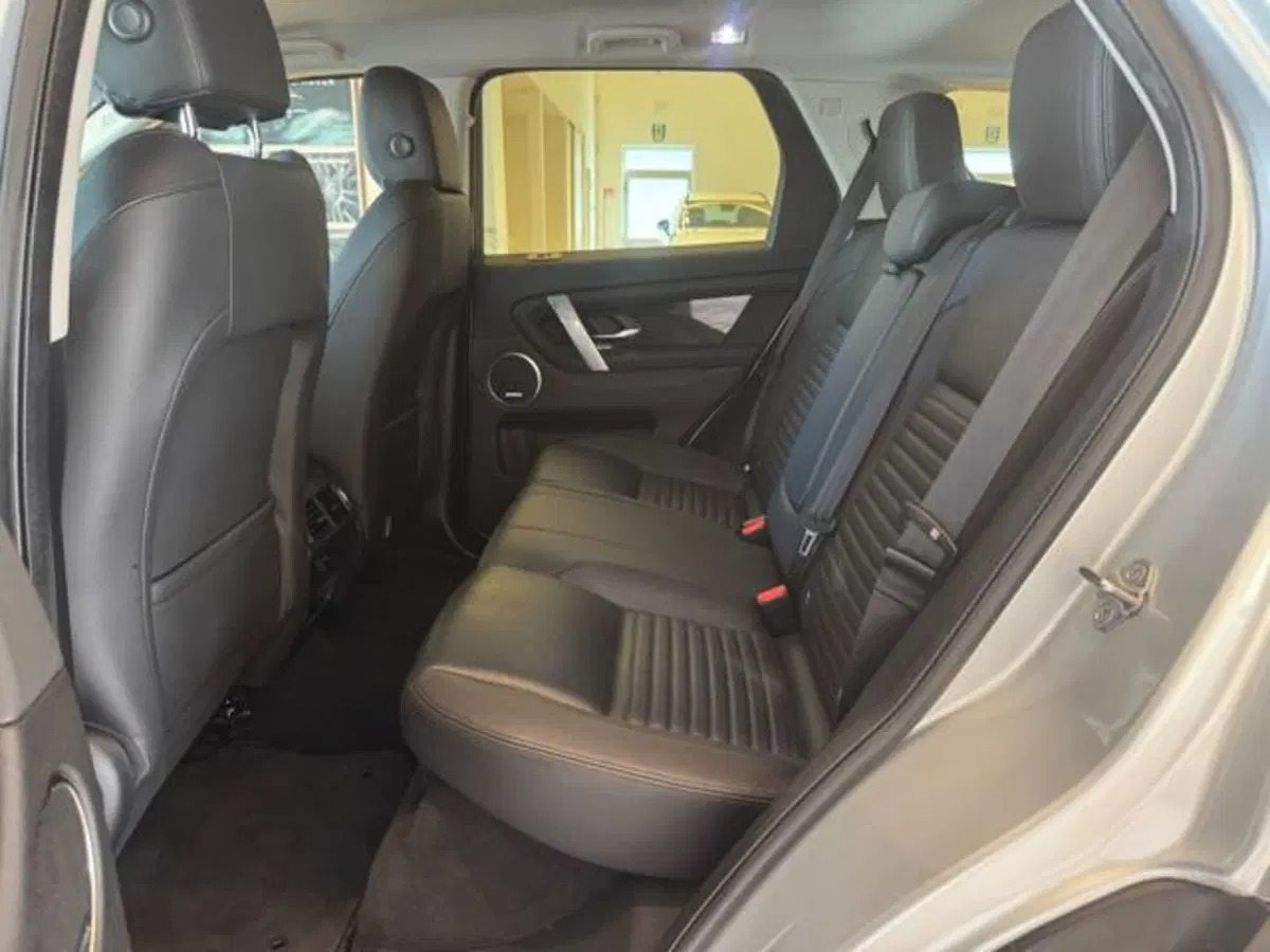Land Rover Discovery Sport usata a Lucca (7)