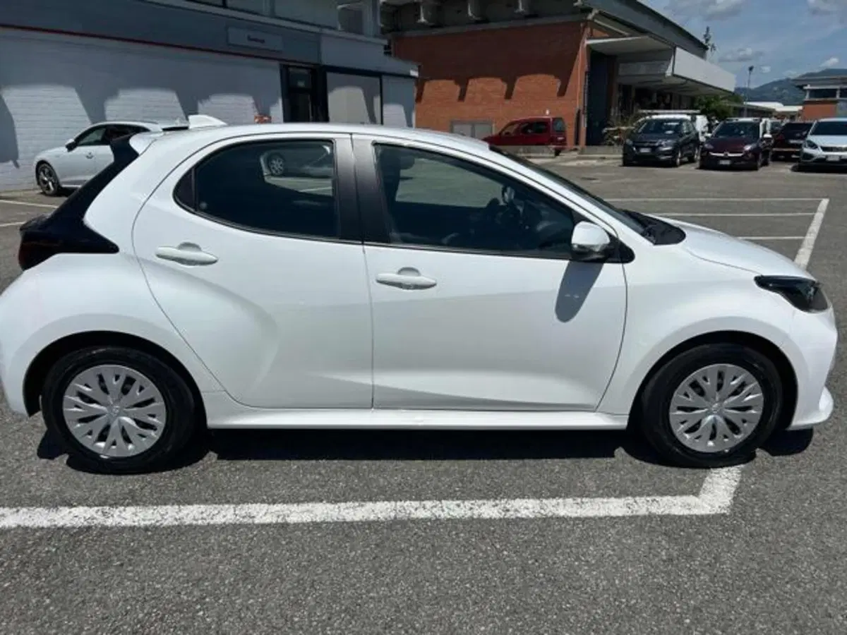 Toyota Yaris usata a Lucca (4)