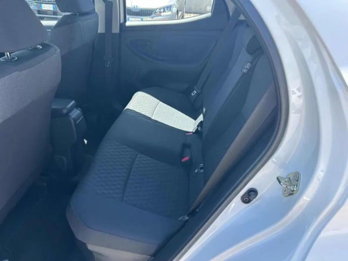 Toyota Yaris usata a Lucca (7)