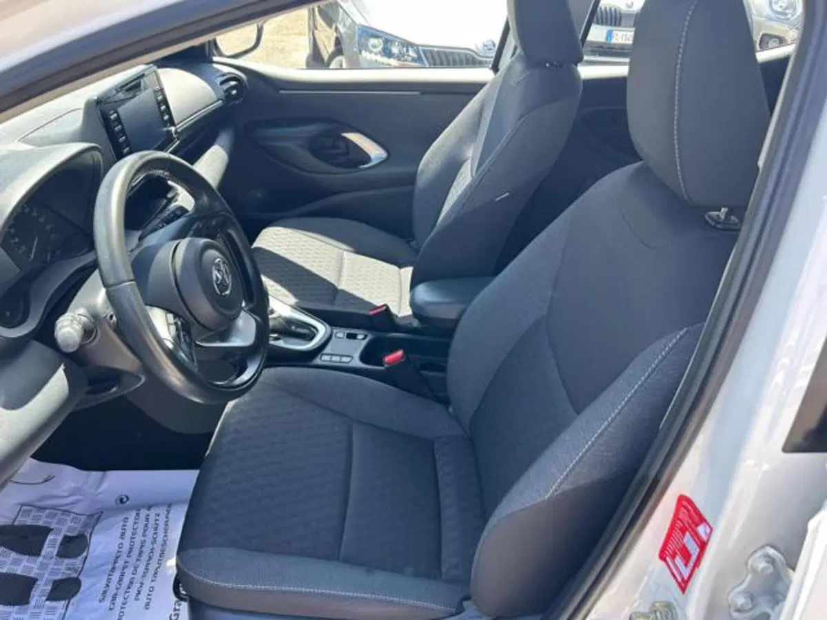 Toyota Yaris usata a Lucca (8)