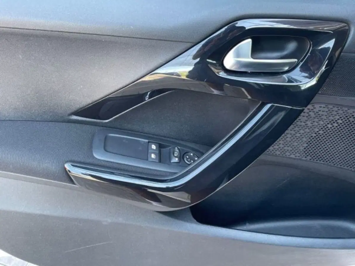 Peugeot 208 usata a Ancona (13)