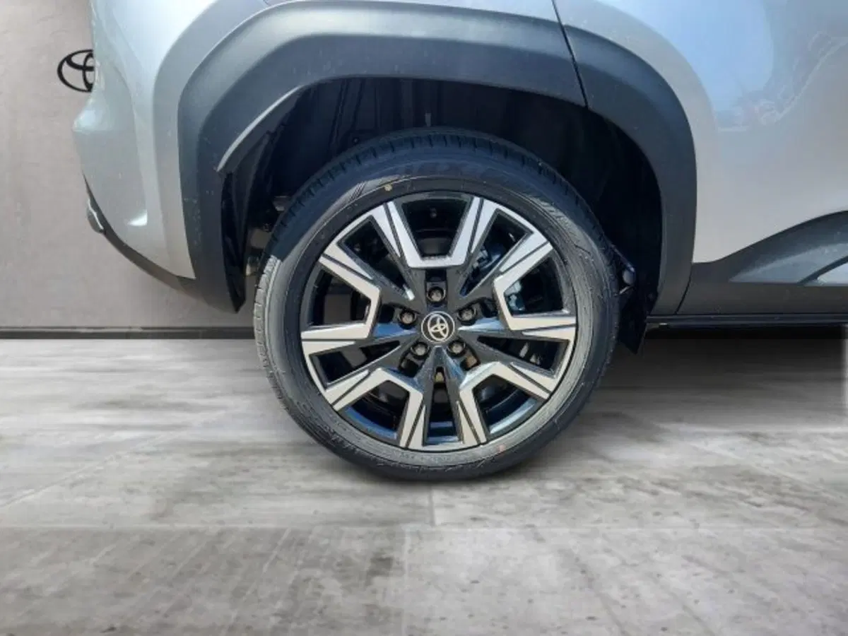 Toyota Yaris Cross nuova a Roma (14)