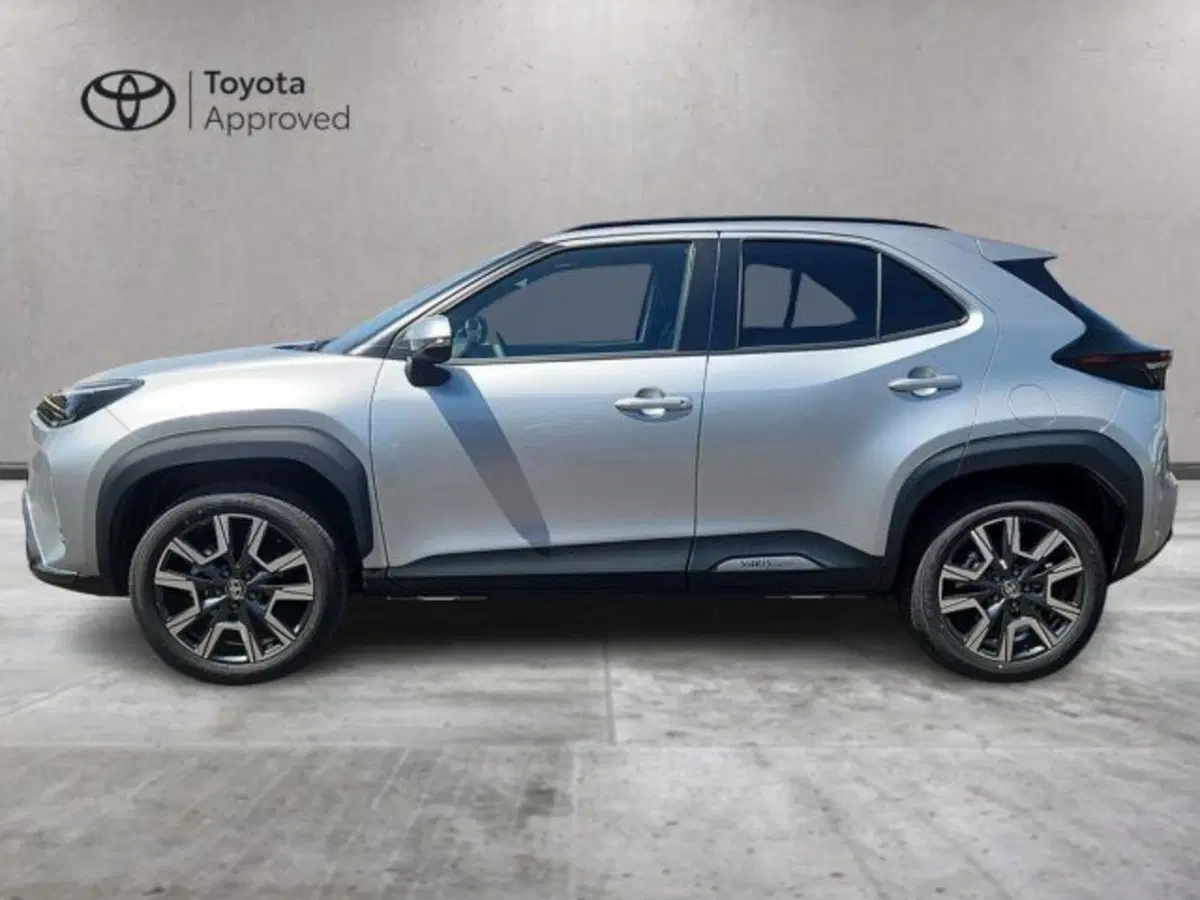 Toyota Yaris Cross nuova a Roma (3)
