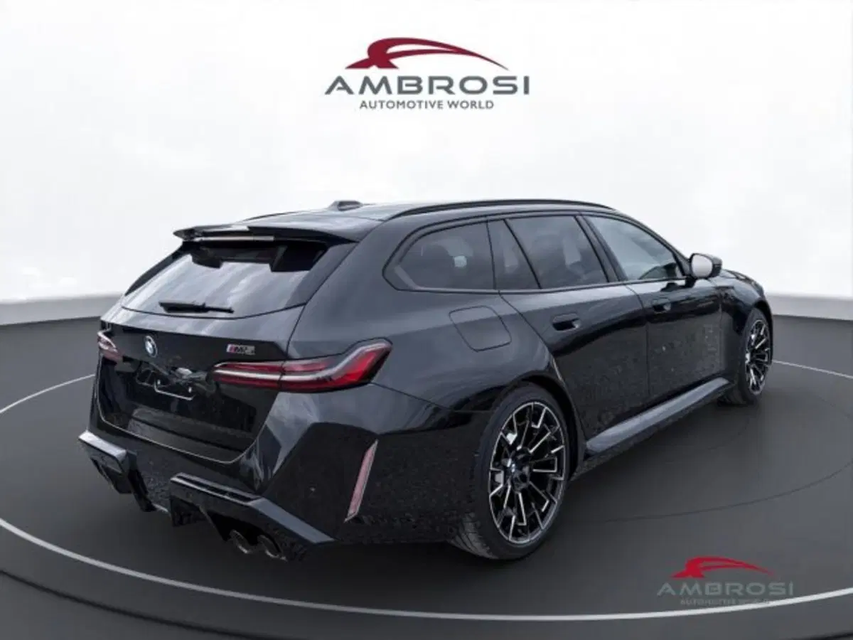 BMW Serie 5 Touring nuova a Perugia (3)